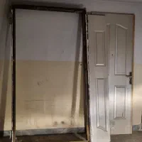 درب ورودی یا اتاق با چهار چوب