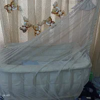 گهواره بچه یا همون تخت کنار مادر