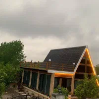 اجاره-روزانه-کلبه-سویسی-جکوزی-جنگلی