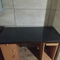 میز تحریر در حد نو