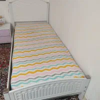 تختخواب یکنفره همراه با تشک