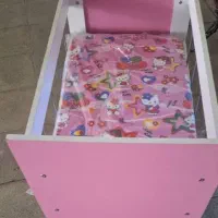 تخت خواب گهواره‌ای صورتی کودک سالم|تخت و صندلی بچه|ساوه, |دیوار