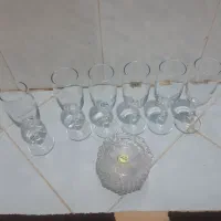 ۶ عدد لیوان جام در حد نو وپیش دستی زیرش
