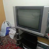 تلوزیون همراه با میز