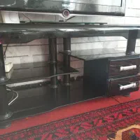 میز تلویزیون شیشه ای و کارکرده