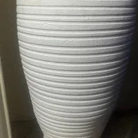 گلدان گلی سفید