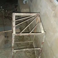 چهارپایه آهنی