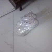 کفش|کیف، کفش، کمربند|چهارباغ, |دیوار