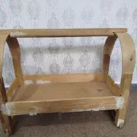 یه‌عدد گهواره چوبی بچه‌فروشی