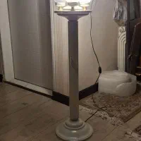 آباژور ایستاده