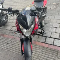 پالس ان اس ۱۵۰|موتورسیکلت|ری, سرتخت|دیوار