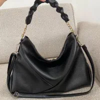 هدیه که همه انتخابش میکنن باکیفیت واقتصادی روز زن|کیف، کفش، کمربند|قم, دانشگاه قم|دیوار