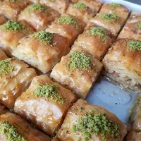 استخدام در کارگاه شیرینی پزی