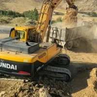 شاگرد راننده بیل میکانیکی