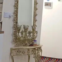 اینه شمعدان و میزش