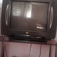 دو عدد تلویزیون