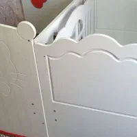 تخت کودک  کیتی  و کلبه ای وکیوم|تخت و صندلی بچه|هشتگرد, شهرک راه آهن|دیوار