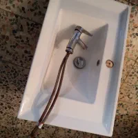 روشویی سرامیکی سالم ودرحد نو و شیر اهرمی سالم