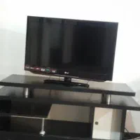 تلوزیون 32و میز تلوزیون