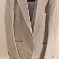 چند دست کت و شلوار|لباس|ری, شهادت|دیوار