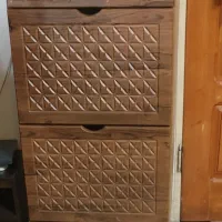 جاکفشی ومیز زیر تلویزیون