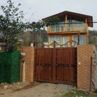 اجاره روزانه کلبه چوبی دو خواب ماسال تاسکوه سوئیسی