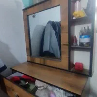 میز ارایش همراه با آینه