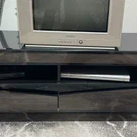 تلویزیون و میز تلویزون سالم ب فروش میرسد