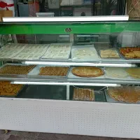 ویترین سه طبقه استیل و شیشه تمیز چرخ دار و روان