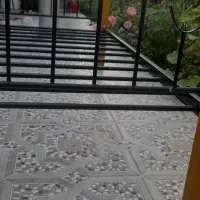 تخت اهنی|تخت و سرویس خواب|اسیر, |دیوار