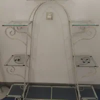 استند گلدان و گل فلزی