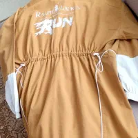 تعداد زیادی لباس متنوع|لباس|میانه, |دیوار