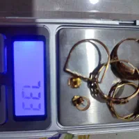 مقداری طلا، انگشتر و گوشواره