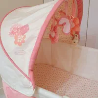 تخت کنار مادر گهواره موزیکال|تخت و صندلی بچه|تهران, نیروی هوایی (پیروزی)|دیوار