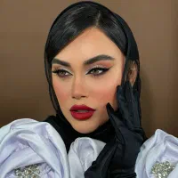 سالن هلیا خدمات عروس و میکاپ شنیون همراه