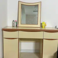 تخت خواب و میز آرایش