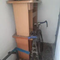 میز ۲ عدد و یک ویترین