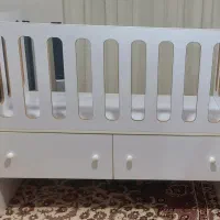 تخت کنار مادر