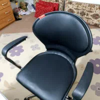 صندلی نو یک خط ندارن خیلی خیلی نو هست