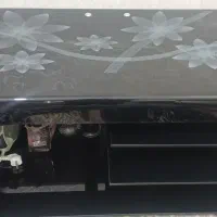 میز تلویزیون  و  ال ای دی 32 اینچ