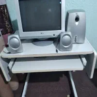 میز به فروش می‌رسد