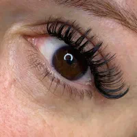 اکستنشن مژه و لیفت و لمینت مژه و ابرو