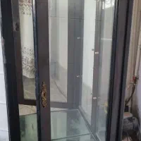 ویترین شیشه ای تک درب سالم