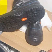 دو عدد پوتین یکی کوه نوردی یکی ایمنی|کیف، کفش، کمربند|اردبیل, |دیوار