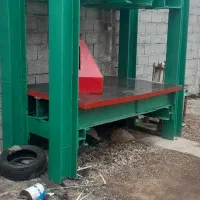 پرس هیدرولیک بزرگ