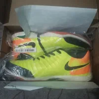 کفش سالن فوتسال