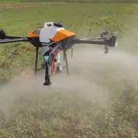 اجرای عملیات سمپاشی با پهپاد