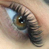 کاشت و اکستنشن مژه فقط هزینه مواد