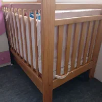 تخت خواب وصندلی محافظ