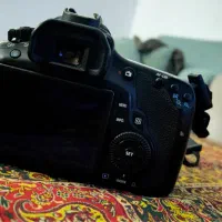 دوربین canon 60 d همراه لنز|دوربین عکاسی و فیلم‌برداری|قشم, |دیوار